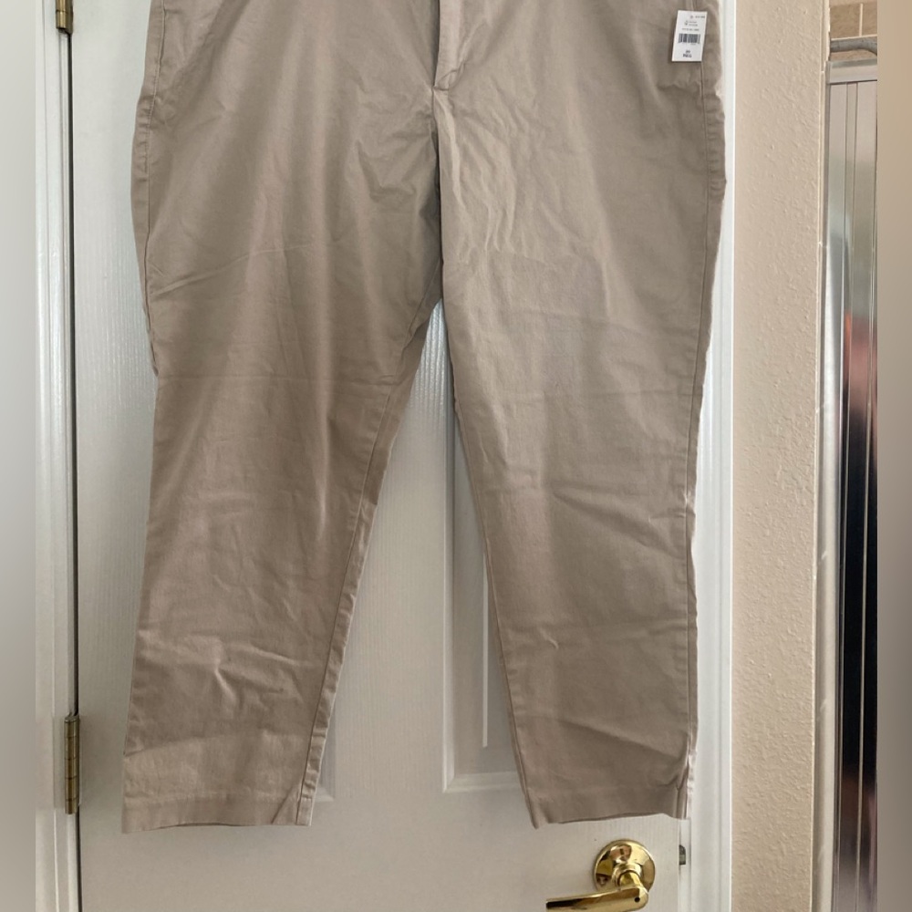Khaki by Gap cropped pants